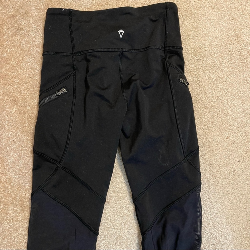 Ivivva leggings with mesh and pockets